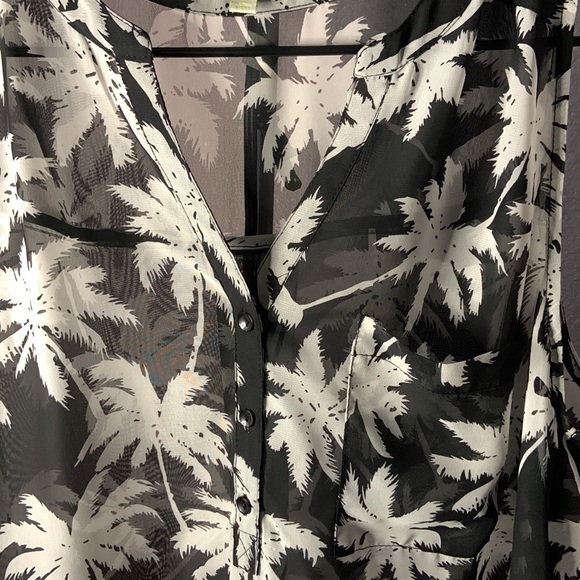 Top - Picture 2 of 3